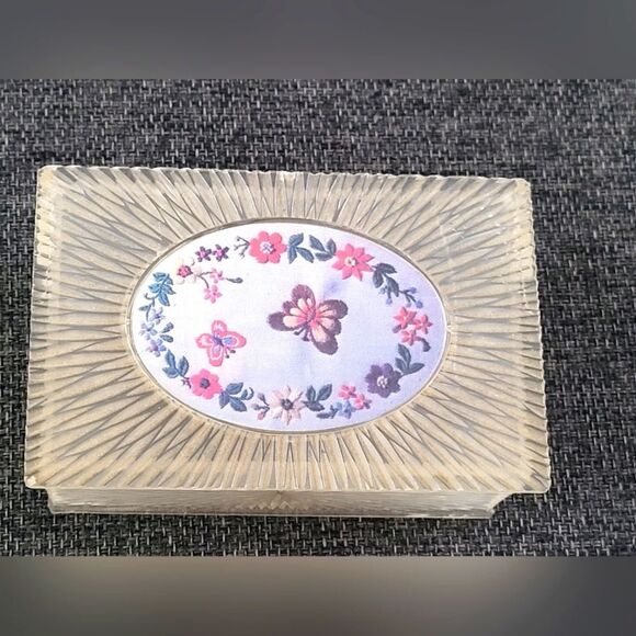 Vintage Lucite Starburst Trinket Box - Picture 1 of 11